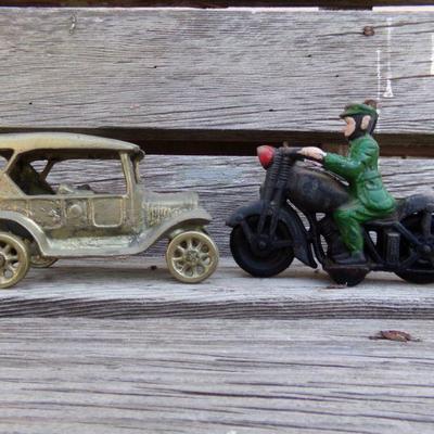 LOT 207  CAST IRON MOTORCYCLE COP & TOY CAR