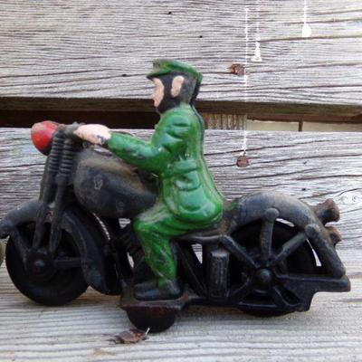 LOT 207  CAST IRON MOTORCYCLE COP & TOY CAR