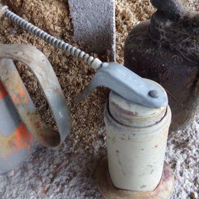 BB-32  VINTAGE PUMP OILERS