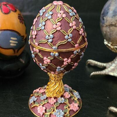G12: Decortive Marble, Wood and Metal Eggs and Feet