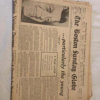 Vintage JFK lot! Newspapers,photo and magazines. 