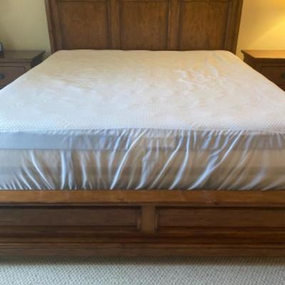 137: King Size Kincaid Bed 
