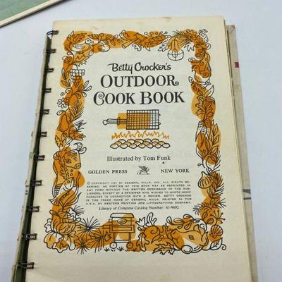 Betty Crocker's Outdoor Cook Book