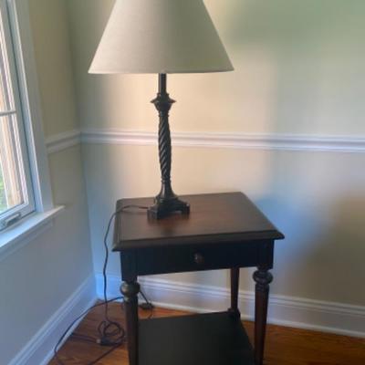 156: Pottery Barn Single Drawer End Table with Lamp 