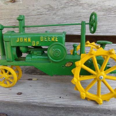 LOT 216  JOHN DEERE TRACTOR CAST IRON TOY