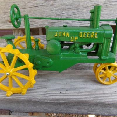 LOT 216  JOHN DEERE TRACTOR CAST IRON TOY
