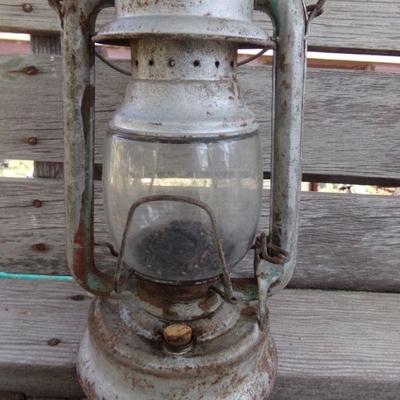 LOT 226  ANTIQUE RAILROAD? LANTERN. (SG)