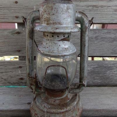 LOT 226  ANTIQUE RAILROAD? LANTERN. (SG)
