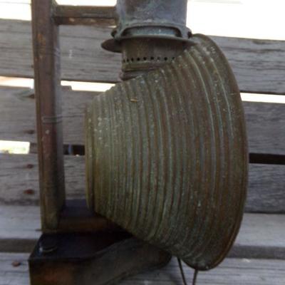 LOT 227  ANTIQUE RAILROAD TALLIN #20 REFLECTOR LANTERN. (SG)