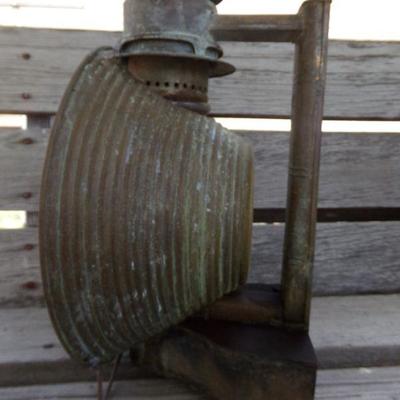 LOT 227  ANTIQUE RAILROAD TALLIN #20 REFLECTOR LANTERN. (SG)