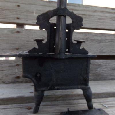 LOT 230  CAST IRON TOY/SALESMAN SAMPLE STOVE