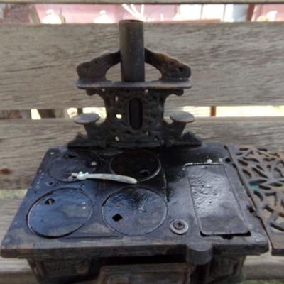LOT 230  CAST IRON TOY/SALESMAN SAMPLE STOVE