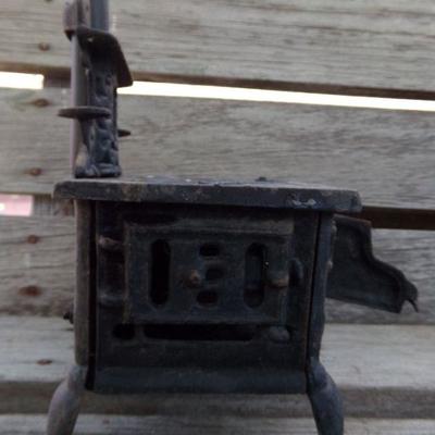LOT 230  CAST IRON TOY/SALESMAN SAMPLE STOVE