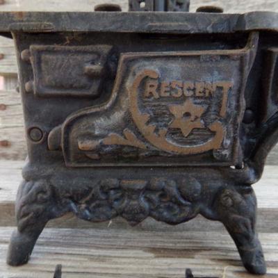 LOT 230  CAST IRON TOY/SALESMAN SAMPLE STOVE
