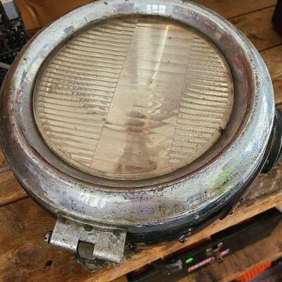 G77:  Antique Large Ray Headlamp
