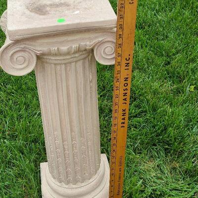 G87: Ceramic 2.5 feet Tall Column