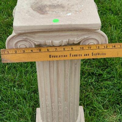G87: Ceramic 2.5 feet Tall Column