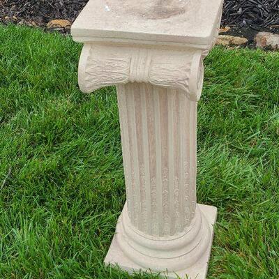 G87: Ceramic 2.5 feet Tall Column