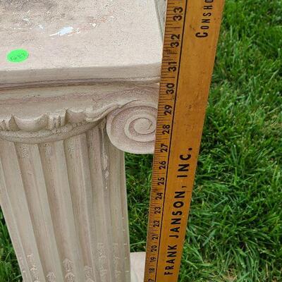 G87: Ceramic 2.5 feet Tall Column