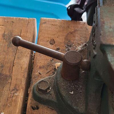 G89: Vintage Chief No L4 Swivel Base Vise Made in USA
