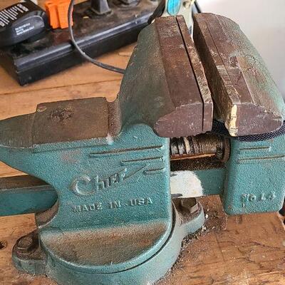 G89: Vintage Chief No L4 Swivel Base Vise Made in USA