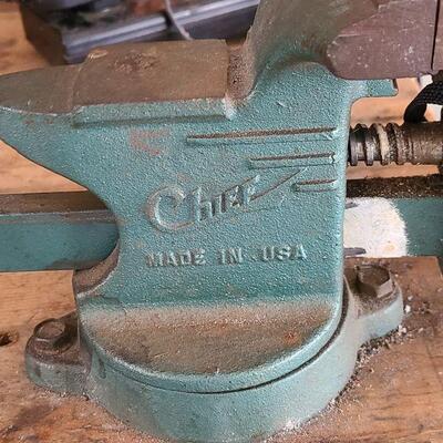 G89: Vintage Chief No L4 Swivel Base Vise Made in USA