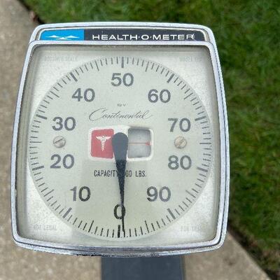 G100: Health-O Meter Doctors Scale and Health Books