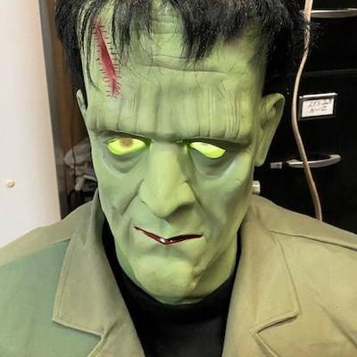 LOT#R41: Frankenstein's Monster Animatronic Halloween DÃ©cor