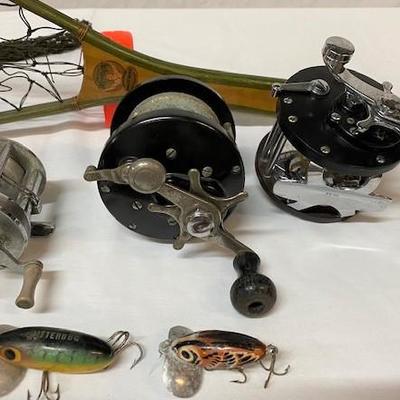 LOT#R42: Assorted Vintage Fishing Lot