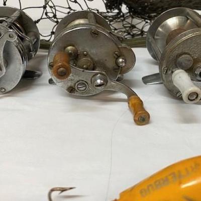 LOT#R42: Assorted Vintage Fishing Lot