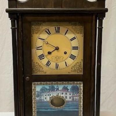 LOT#R56: Ma Leck Pillar & Scroll Clock