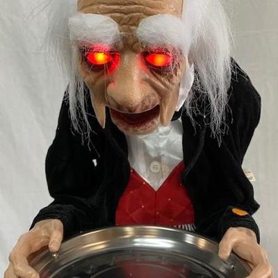LOT#R60: Butler Animatronic Halloween DÃ©cor