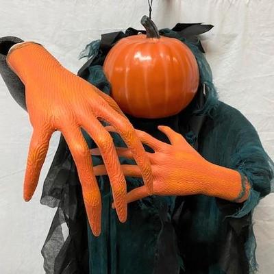 LOT#T91: Pumpkin King Halloween DÃ©cor