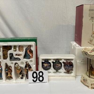 LOT#A98: Assorted Christmas Lot