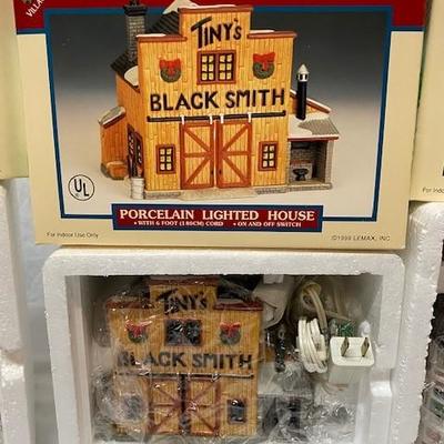 LOT#A102: Lemax Christmas Lot