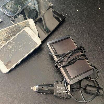 G106:  Phone Parts Lot