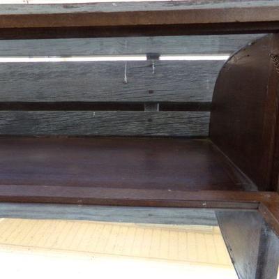 LOT 233  COUNTER TOP DISPLAY CASE