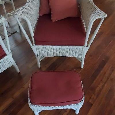 5 Piece Victorian Wicker Set in Excellent Condition