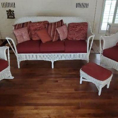 5 Piece Victorian Wicker Set in Excellent Condition