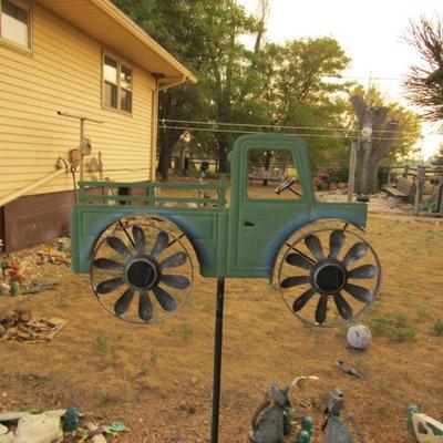 Y-2  PEDAL TRACTOR YARD ART