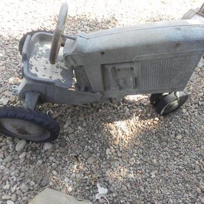 Y-2  PEDAL TRACTOR YARD ART