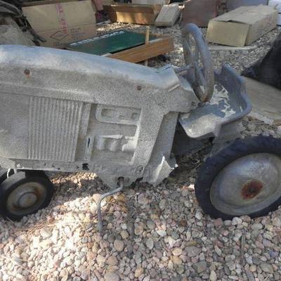 Y-2  PEDAL TRACTOR YARD ART