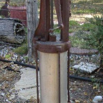 Y-6  ANTIQUE WATER PUMP