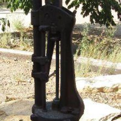 Y-6  ANTIQUE WATER PUMP