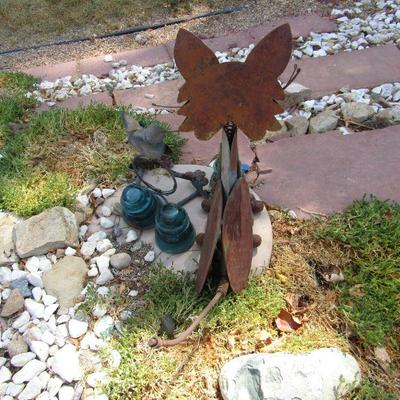 Y-9  KITTY CATS AND INSULATOR YARD ART