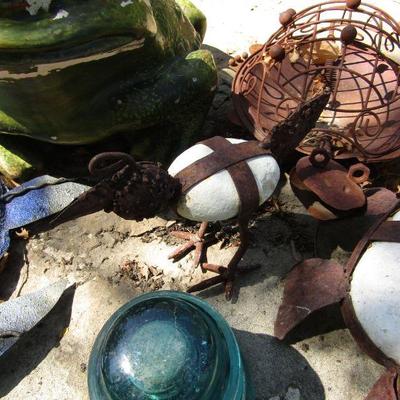 Y-10  FROG & TURTLE YARD ART