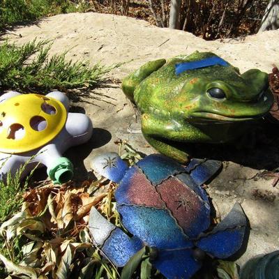 Y-10  FROG & TURTLE YARD ART