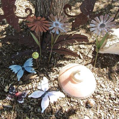 Y-11  TIN FLOWERS, BUTTERFLIES & OTHER YARD ART