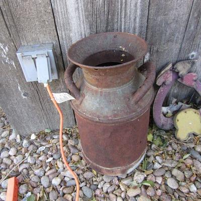 Y-17  MILK CAN, PRAYING MANTIS, SUNFLOWER & MORE YARD ART