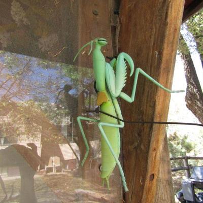 Y-17  MILK CAN, PRAYING MANTIS, SUNFLOWER & MORE YARD ART